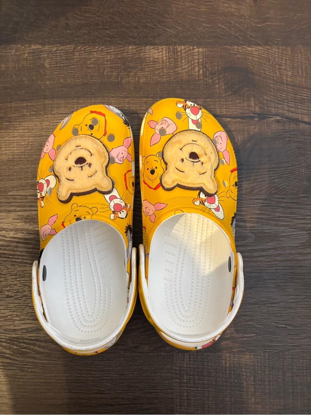 CROCS Women’s Yellow Winnie the Pooh Character Clogs - Picture 5 of 8